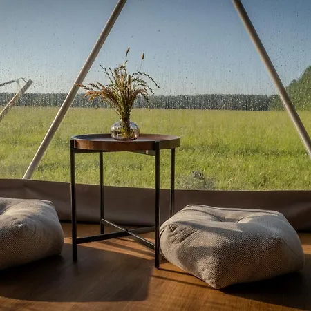 Glamping Hen W Trawie