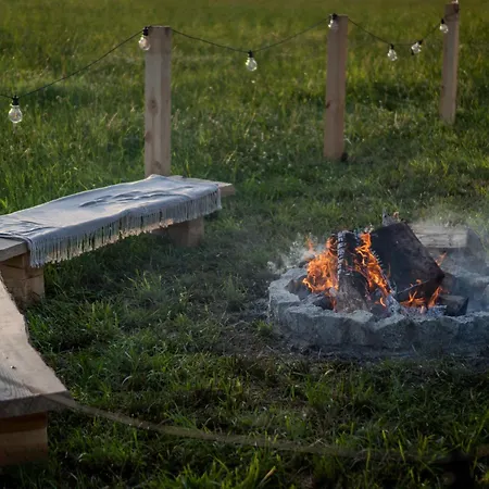 Tente de luxe Glamping Hen W Trawie *
