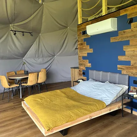 Tente de luxe Glamping Hen W Trawie Karwienskie Bloto Drugie