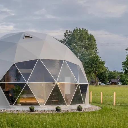 Glamping Hen W Trawie