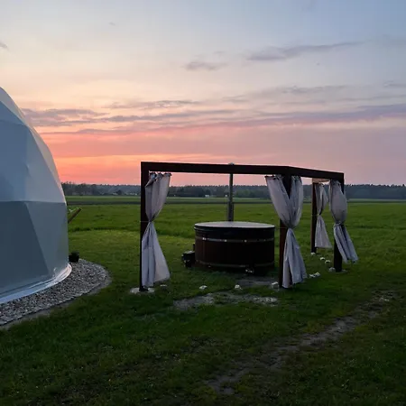 Luxury tent Glamping Hen W Trawie Karwienskie Bloto Drugie