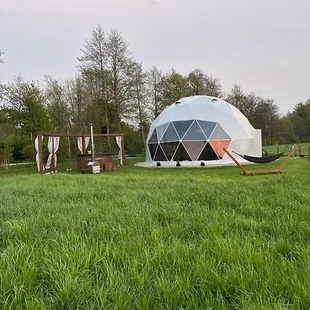 Luxury tent Glamping Hen W Trawie