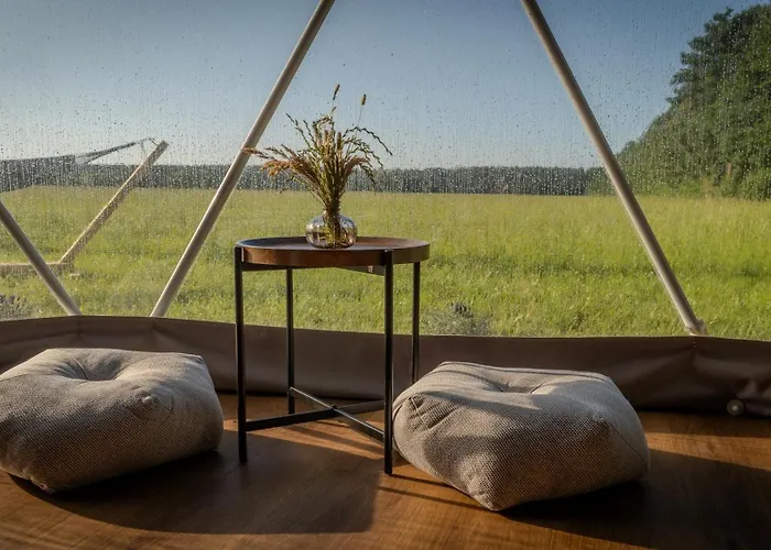 Glamping Hen W Trawie