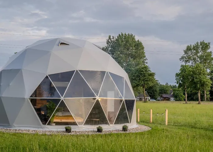 Glamping Hen W Trawie