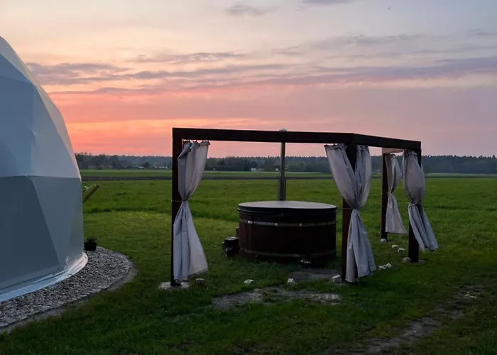 Lyxtält Glamping Hen W Trawie Karwienskie Bloto Drugie